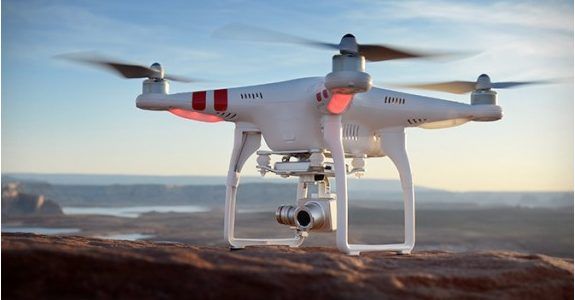 Le drone DJI phantom2 vision+ en vol