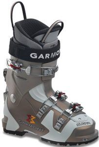 http://www.sports-aventure.fr/la-glisse-hiver/ski-materiel/chaussures-de-ski/chaussures-ski-femme/garmont-sugar-8254.html